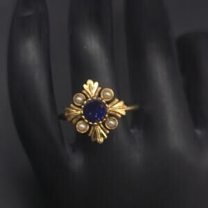 Avon 1975 Viennese Ring Blue Faux Pearl Gold Tone Band Size 7.5